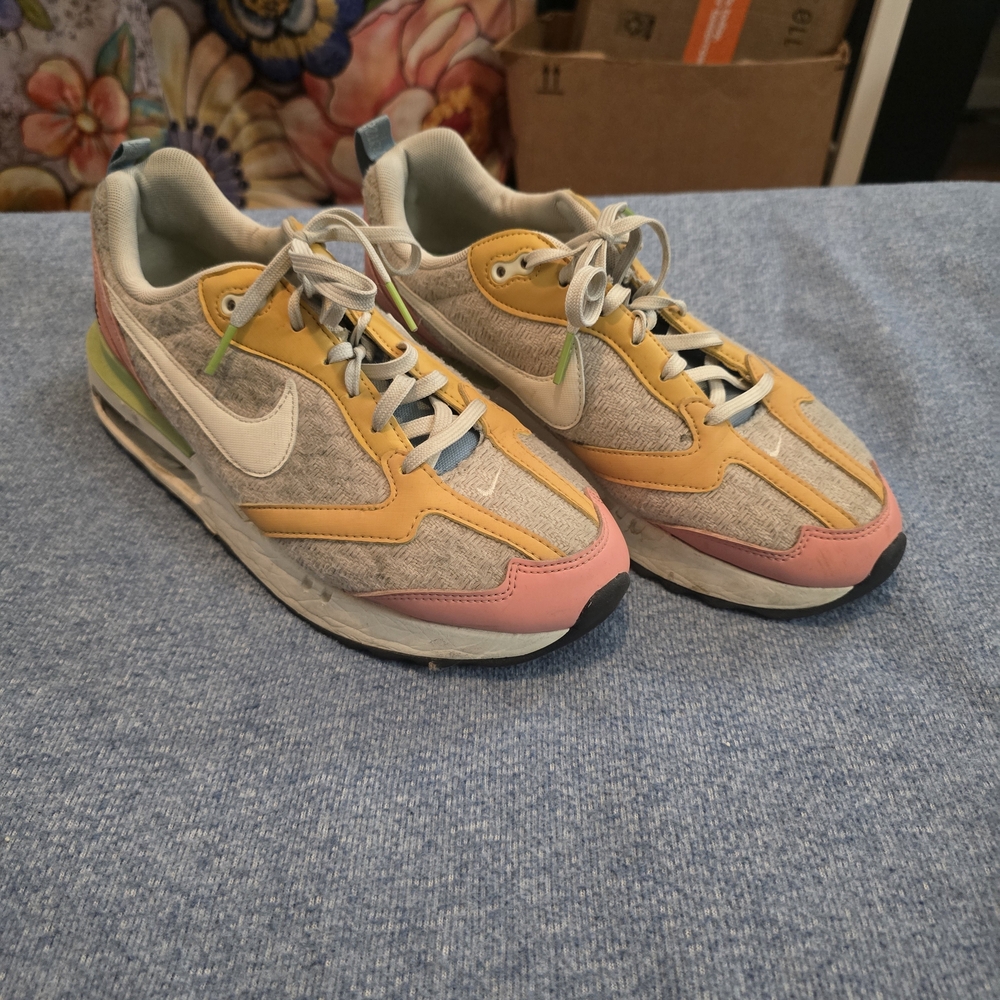 Nike Air Max Dawn Sneakers